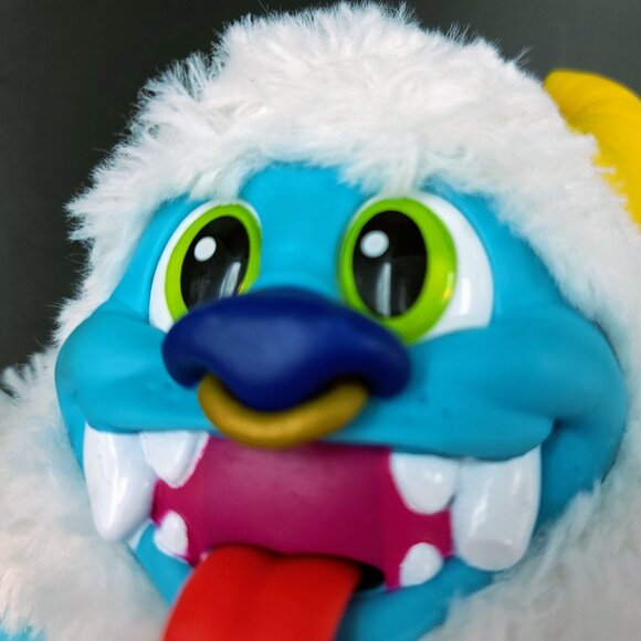 Free The Beast MGA Entertainment Crate Creatures Blizz Talking Plush Toy - Picture 9 of 16